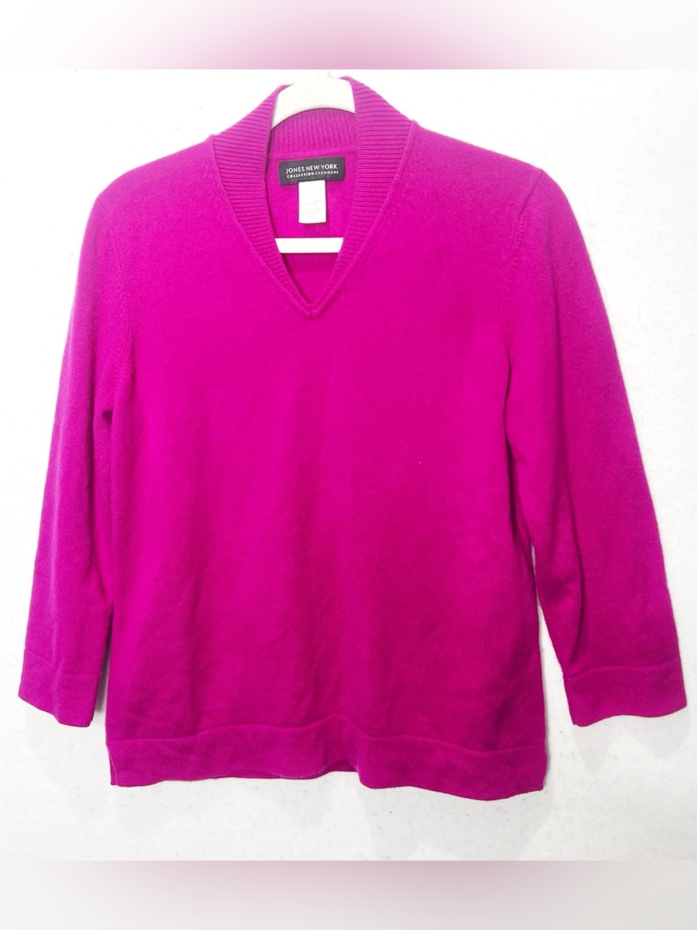 Jones New York Collection 100% Cashmere
Sweater Large Magenta V-Neck 3/4 Sleeve